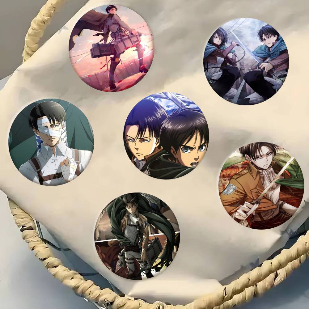Levi Jewelry & Watches Inc - เข็มกลัดโลหะลายอนิเมะไททัน เลวี แอคเคอร์แมน สำหรับหมวก กระเป๋า เครื่องประดับปกเสื้อ