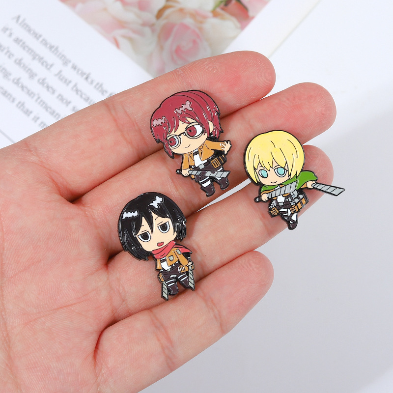 Eren Chibi หมุดเคลือบเข็มกลัด  - Levi Jewelry & Watches Inc บทวิจารณ์และราคา