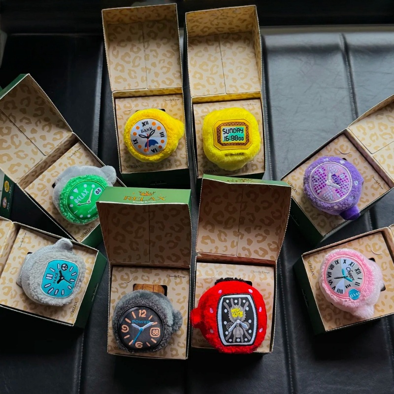 ในสต็อก Pop Sunday Plush Relax - Jewelry Box With Watches บทวิจารณ์และราคา