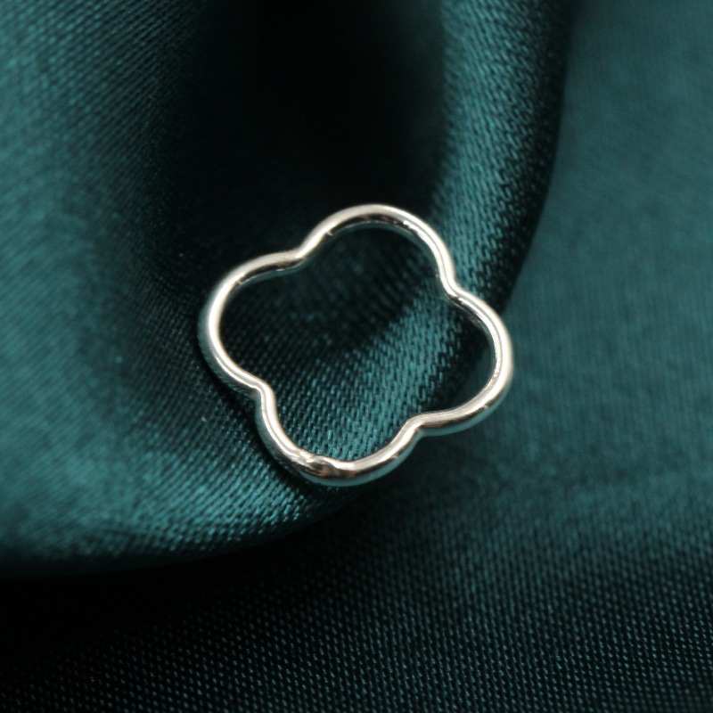 ห่วงกลมรูปใบโคลเวอร์สี่แฉกขนาด - Sterling Silver Ring บทวิจารณ์และราคา